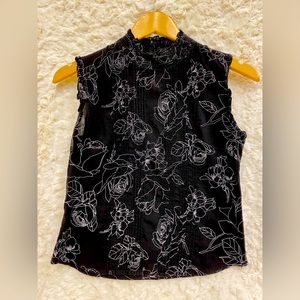 IORA floral sleeveless top size M.